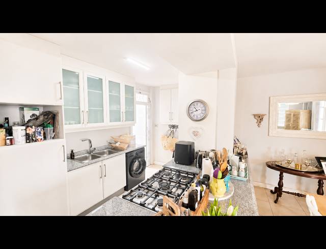 4 BEDROOM APARTMENT FOR SALE IN ESSENWOOD
